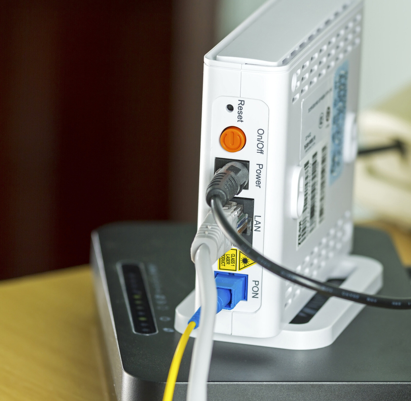 What Is an ONT? How an Optical Network Terminal Works in Fiber Networks - ONT Installation and Fiber Handling